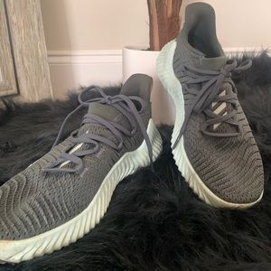 Adidas Traxion sneaker